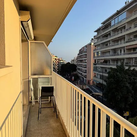 - Cozy 2 Pièces Proche Antibes