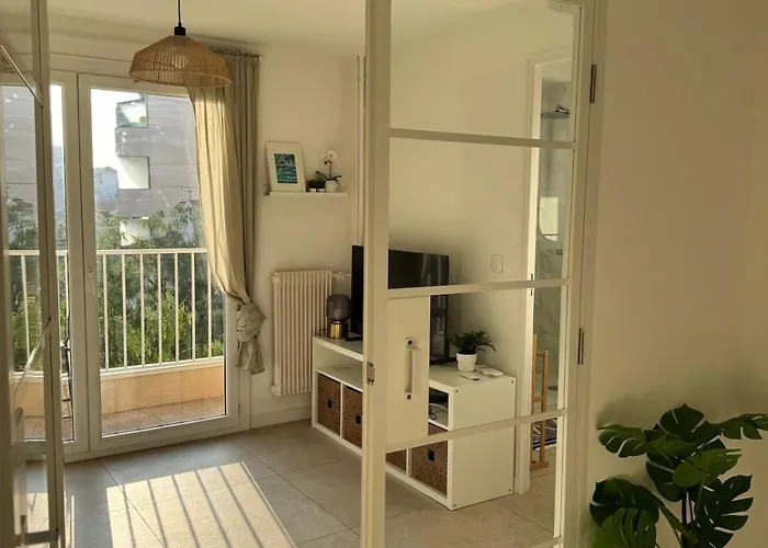 - Cozy 2 Pieces Proche