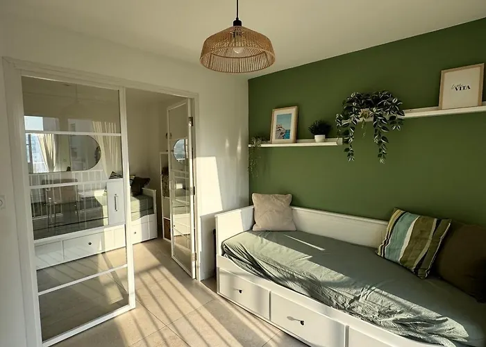 - Cozy 2 Pieces Proche Apartment *